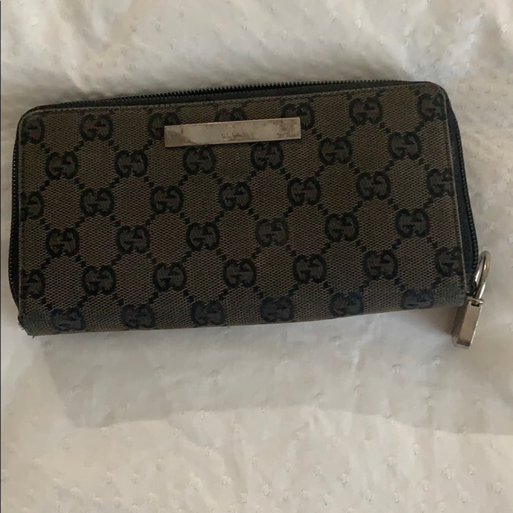 100% Authentic Gucci wallet